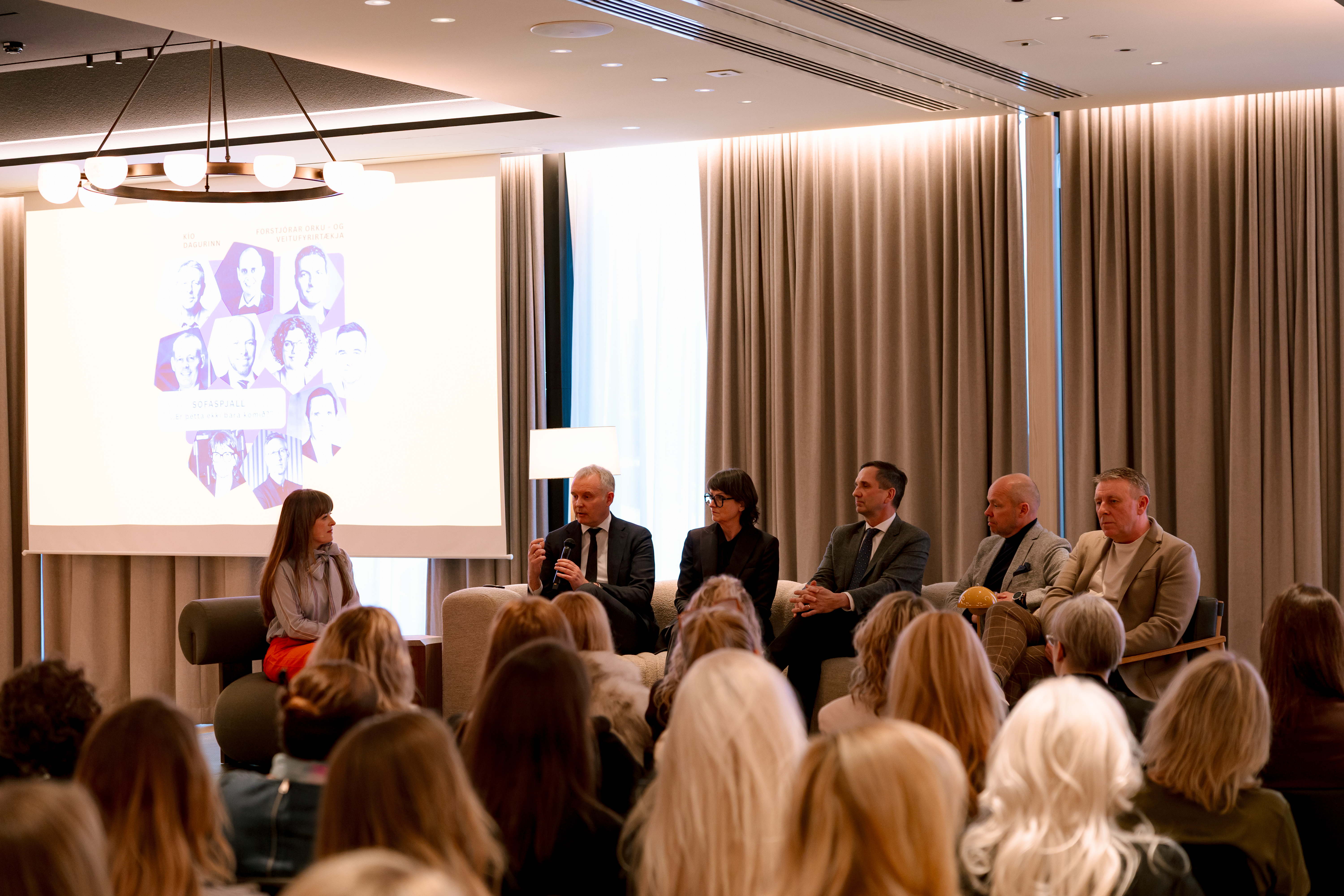 Forstjórar í sófaspjalli - Frá vinstri, Selma Svavarsdóttir, Sævar Freyr Þráinsson, Ragna Árnadóttir, Hörður Arnarson, Tómas Már Sigurðsson og Magnús Þór Ásmundsson