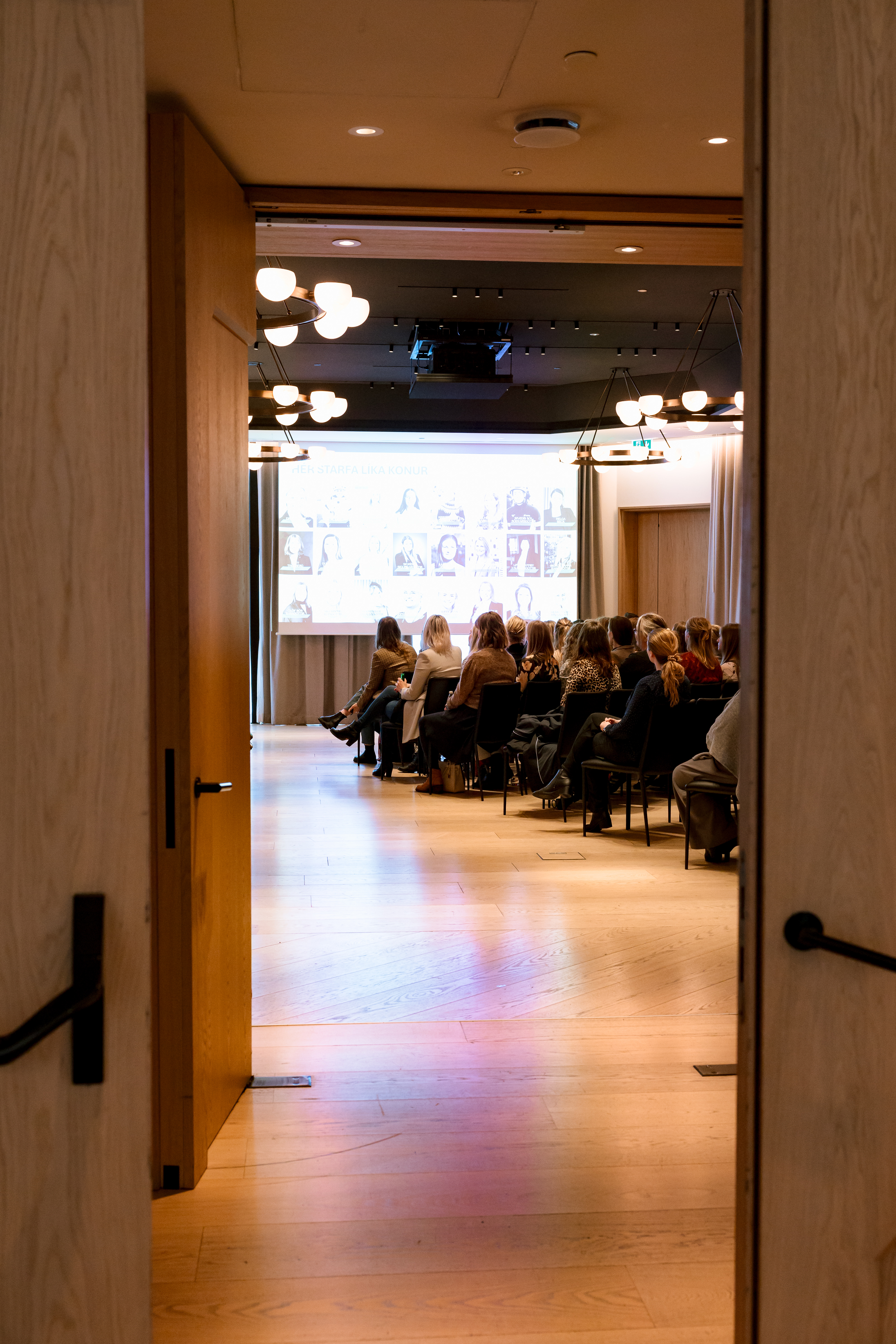 Horft inn í salinn